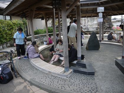 紅葉ドライブ よかたん温泉の足湯へ サンヒルズ八景1番館